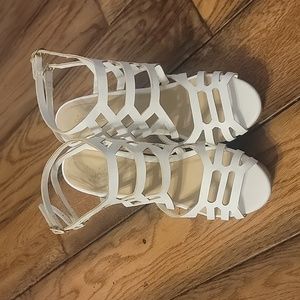 Charleston Russe size 8 white wedges
